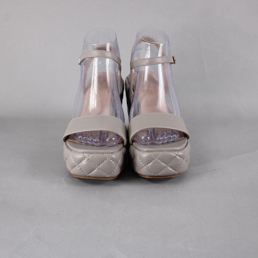 Olivia Miller Wedge Sz 8 Gray Quilted Open Toe Ankle Strap Man Made 4" Wedge - Picture 5 of 16